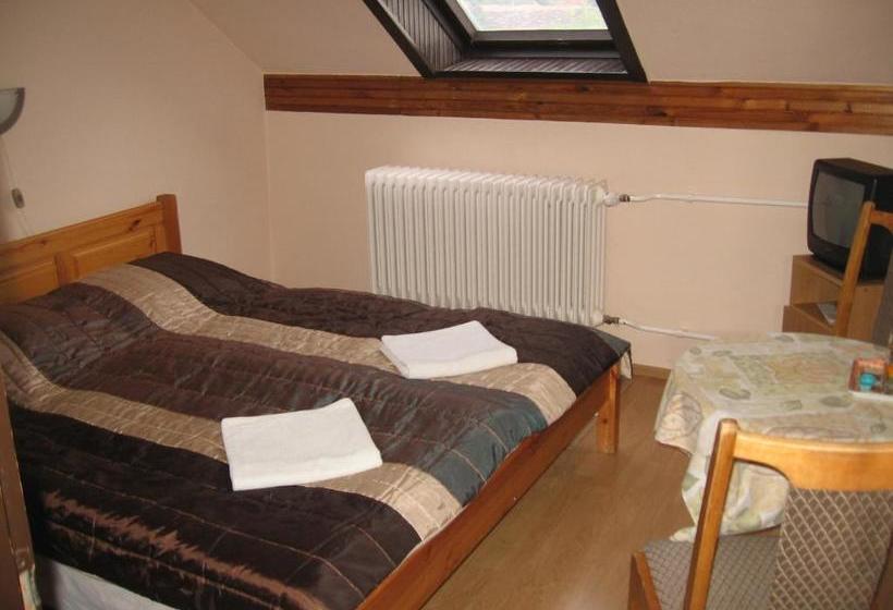 مبيت وإفطار Hattyú Fogadó