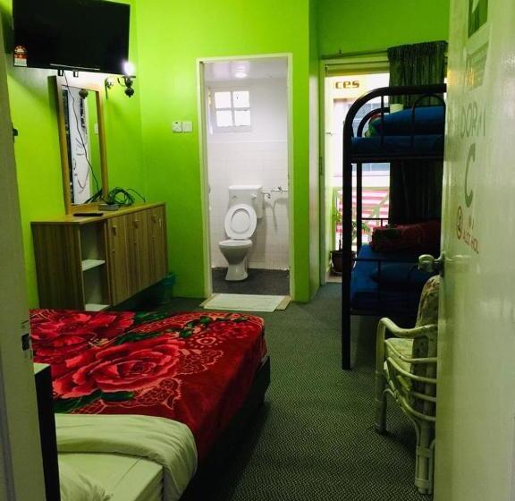 تختخواب و صبحانه Rose Haven Hotel No63b