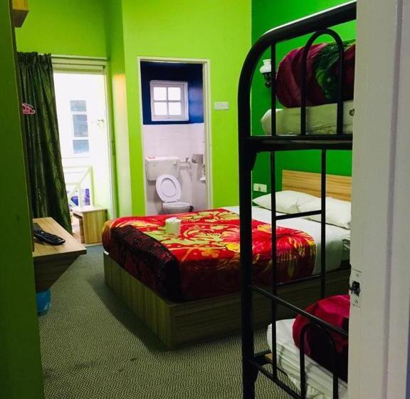 تختخواب و صبحانه Rose Haven Hotel No63b