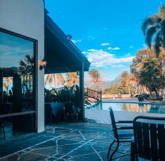 منتجع The Lagoon Water Chalet