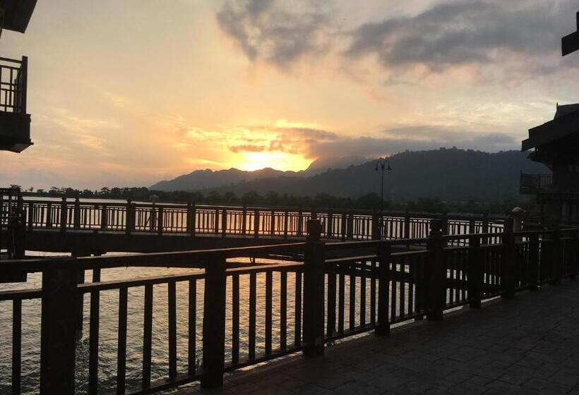 منتجع The Lagoon Water Chalet