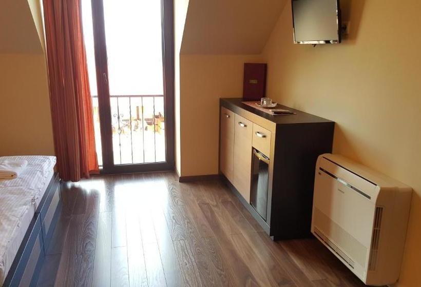 مبيت وإفطار Agancsos Panzió Villány