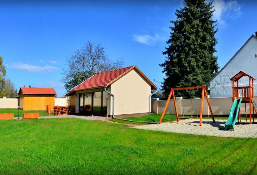 مبيت وإفطار Agancsos Panzió Villány