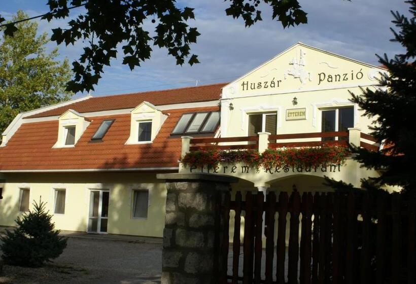 צימר Huszár Panzió és étterem