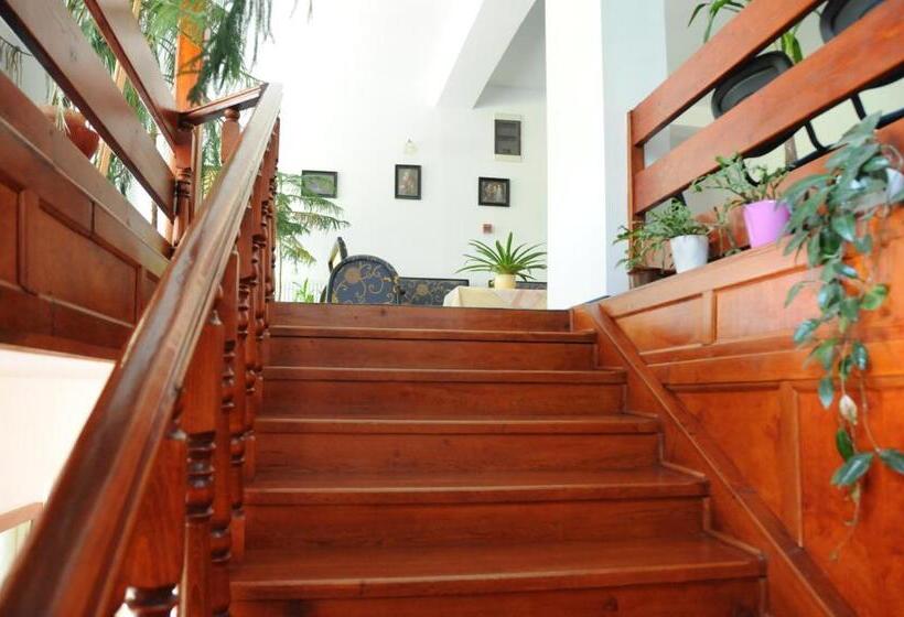 צימר Huszár Panzió és étterem