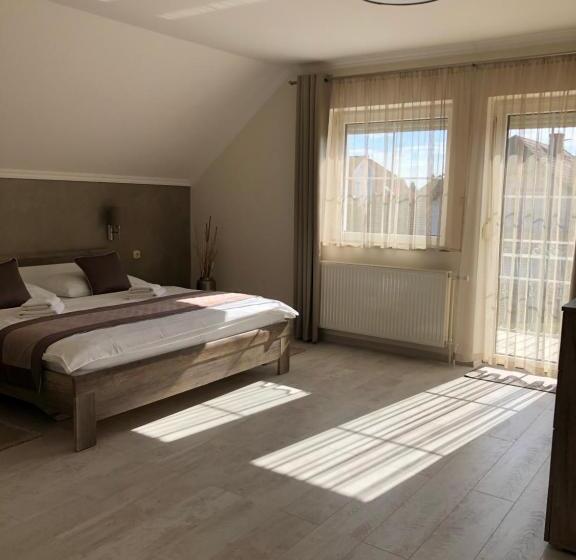 ベッドアンドブレックファースト Judit Vendégház