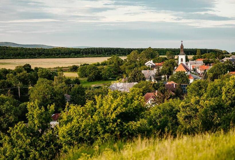 مبيت وإفطار Kakukk Vendéglő Panzió