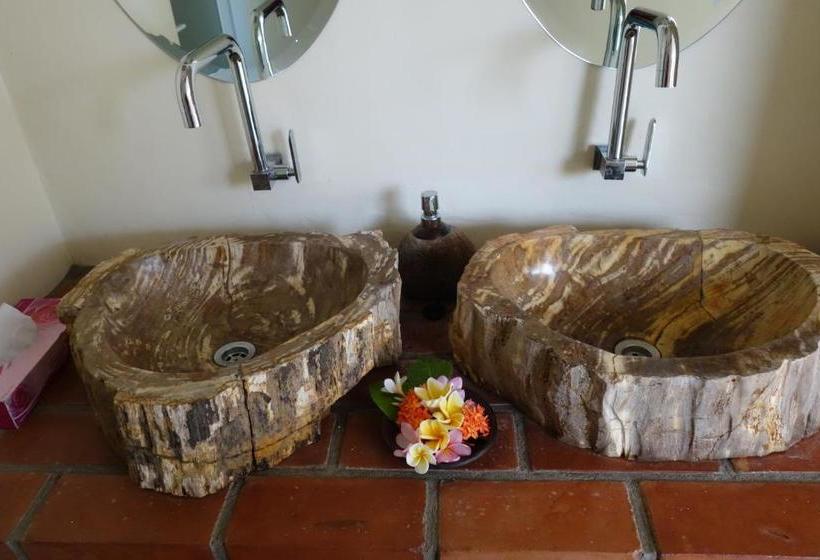 هتل Bulak Laut  & Resort