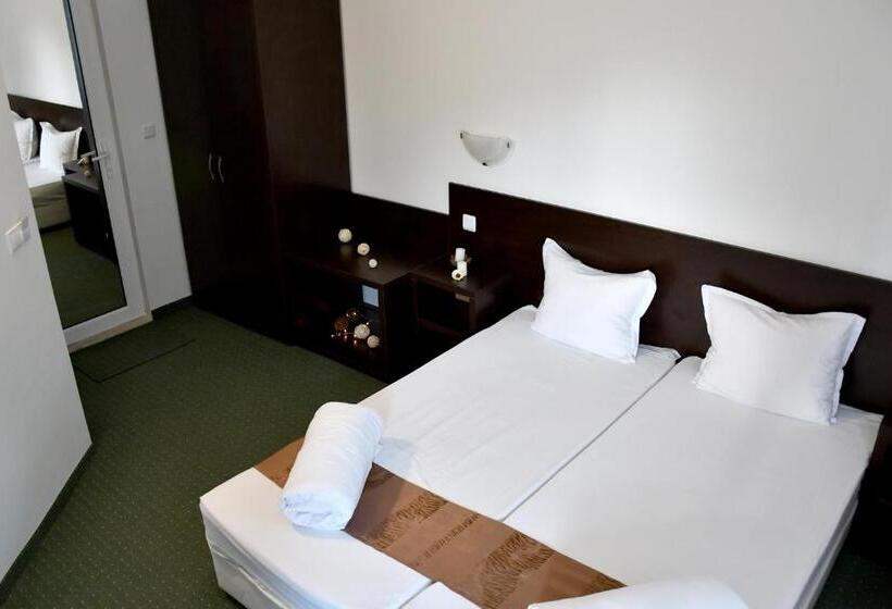 Family нouse  нotel Asai