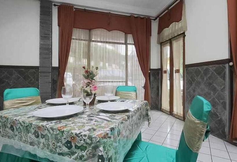 هتل Lestari Near Lippo Plaza Mall Jember Mitra Reddoorz