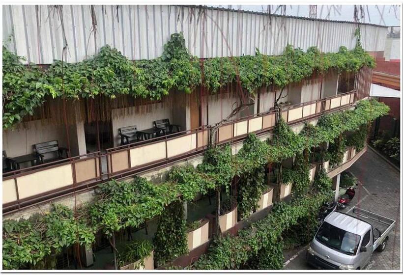هتل Lestari Near Lippo Plaza Mall Jember Mitra Reddoorz