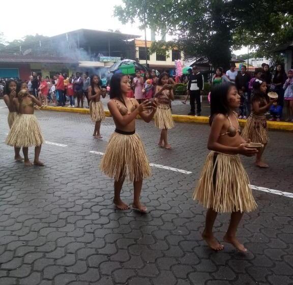 هاستل River Spot Lodge