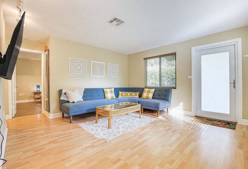 Biscayne Park Home   Near Miami Beaches & Golfing