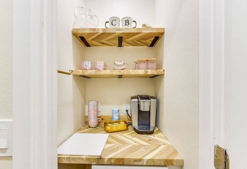 Bradenton Mid Century Charmer: 5 Mi To Beach!