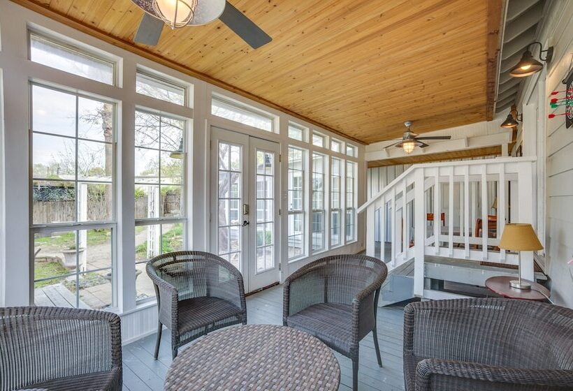Conroe Home W/ Enclosed Deck: Pets Welcome!