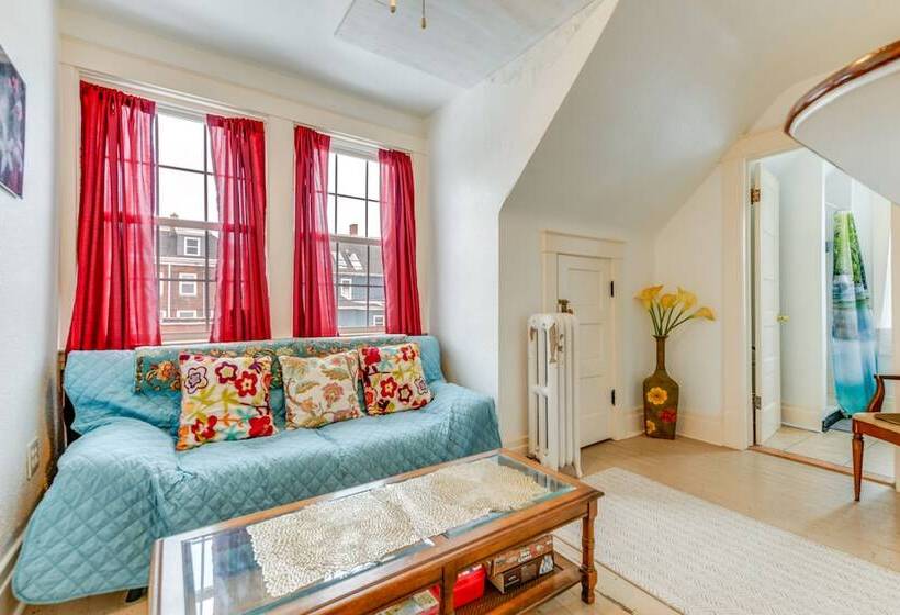 Cozy Niagara Falls Cottage W/ Gas Grill + Patio!