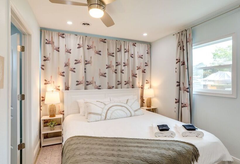 Largo Escape W/ Heated Pool & Lanai Oasis!