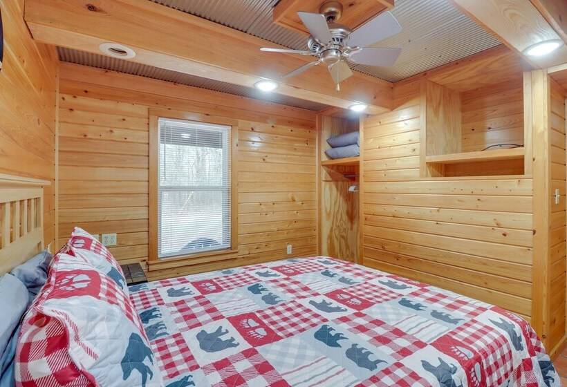 0.5 Mi To Greers Ferry Lake: Heber Springs Cabin