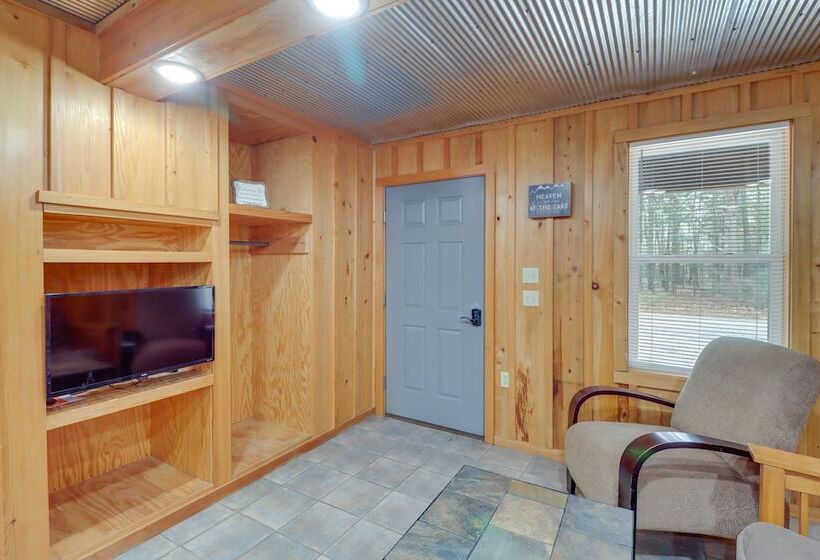 0.5 Mi To Lake: Patio At Heber Springs Cabin!