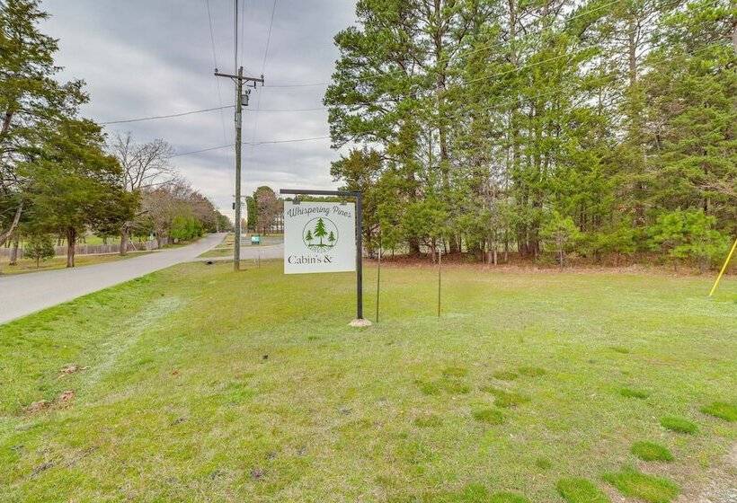 0.5 Mi To Lake: Patio At Heber Springs Cabin!