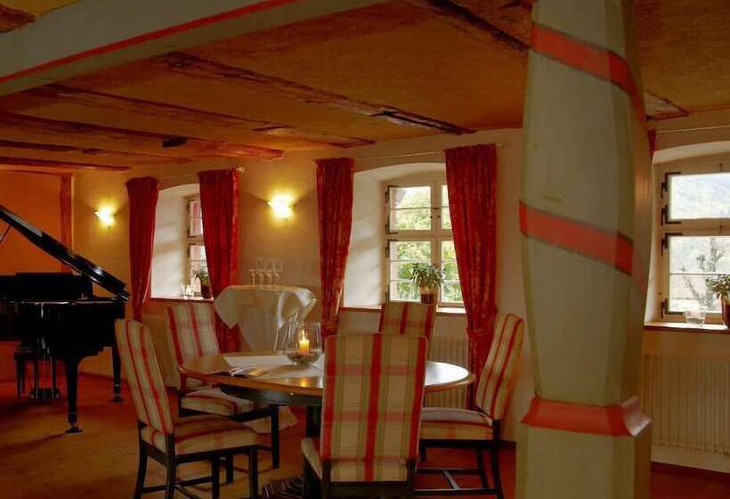 פונדק Gasthaus Zum Raben