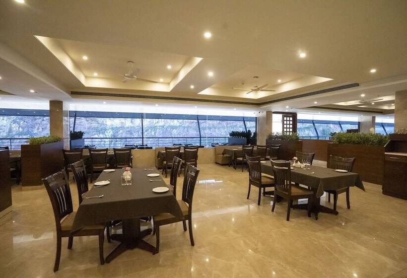 فندق Ananth The Grand