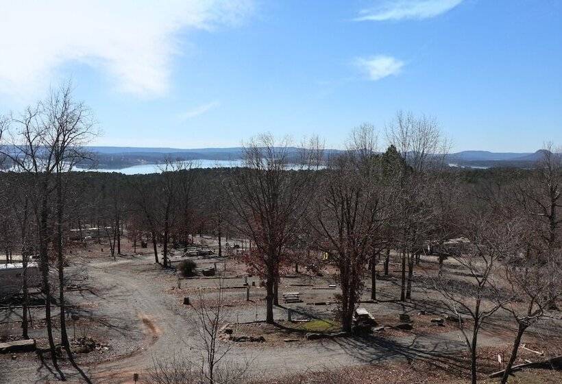 فندق Blue Clouds Rv & Cabins Resort