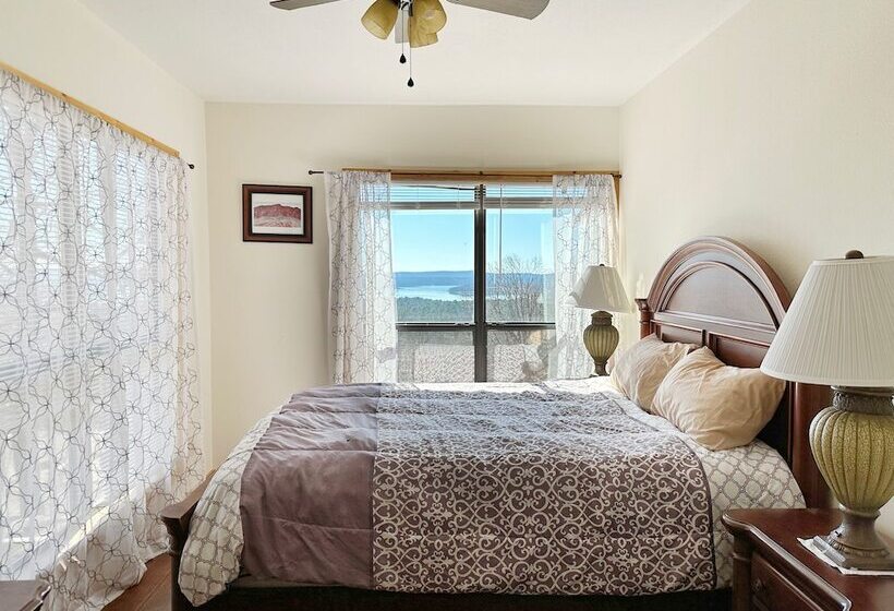 فندق Blue Clouds Rv & Cabins Resort