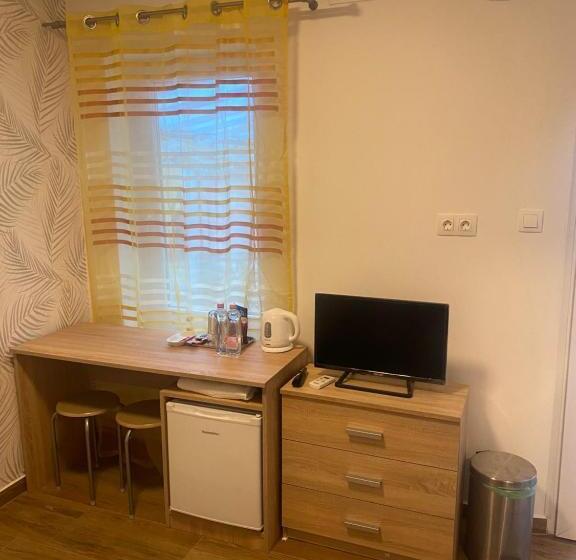 فنادق الكبسولة Beugró Lak