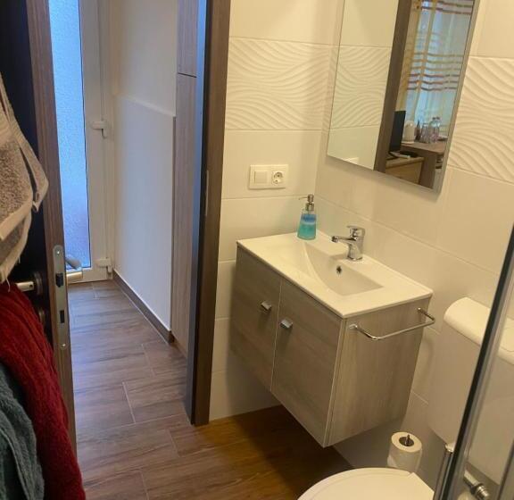 فنادق الكبسولة Beugró Lak