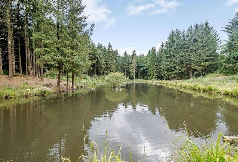 בית מלון כפרי Remarkable 3 Bed Lodge In Honiton