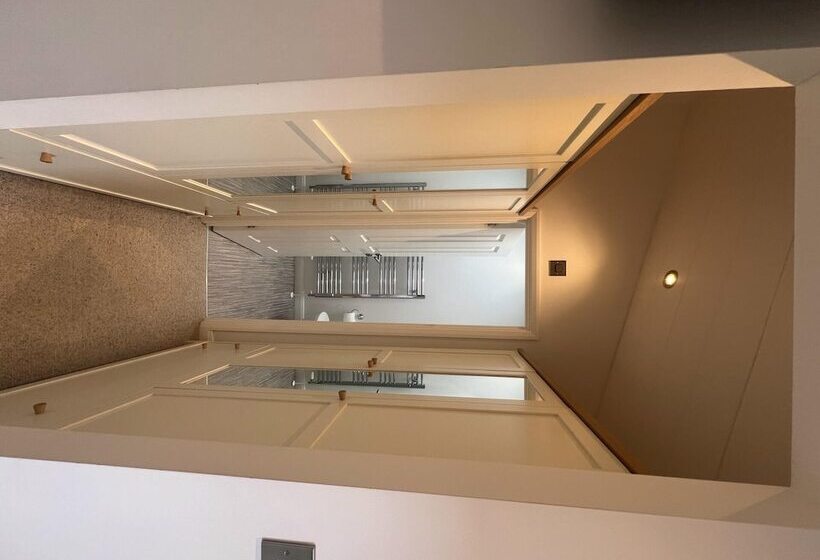 בית מלון כפרי Remarkable 3 Bed Lodge In Honiton