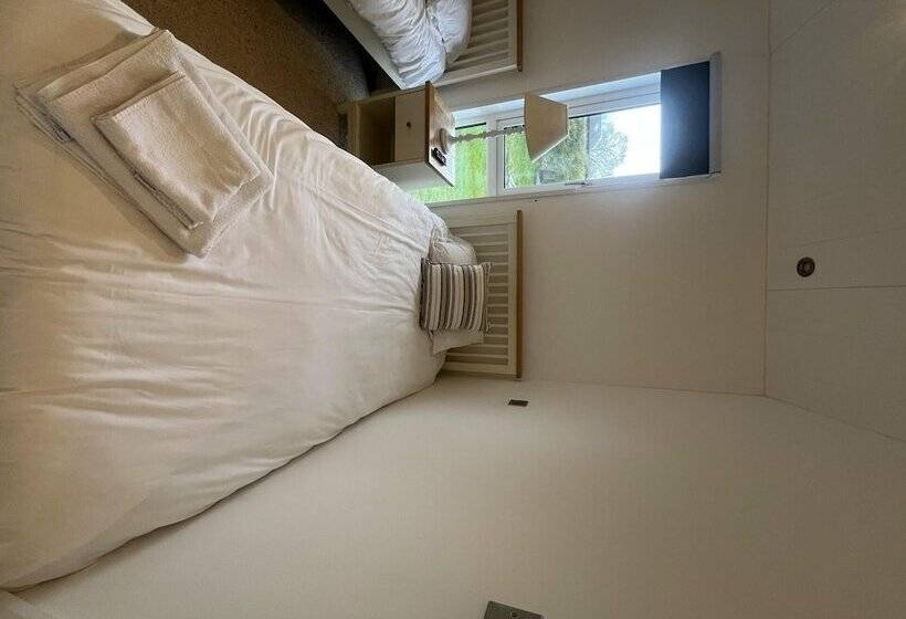 בית מלון כפרי Remarkable 3 Bed Lodge In Honiton