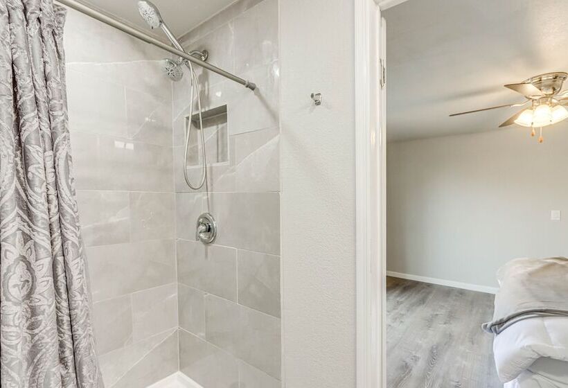 Lakefront Rogers Retreat W/ Grill & Spacious Deck