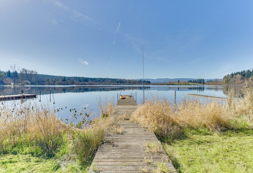 Lakefront Roy Cabin ~ 40 Mi To Mount Rainier!