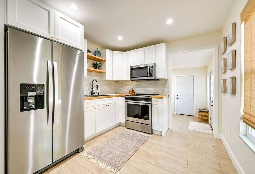 Modern Naples Duplex Home ~ 7 Mi To Beach!