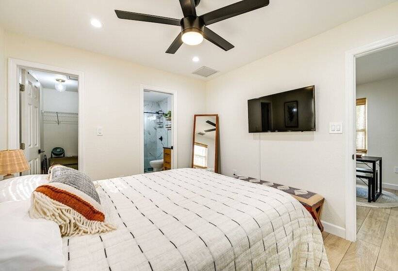 Modern Naples Duplex Home ~ 7 Mi To Beach!