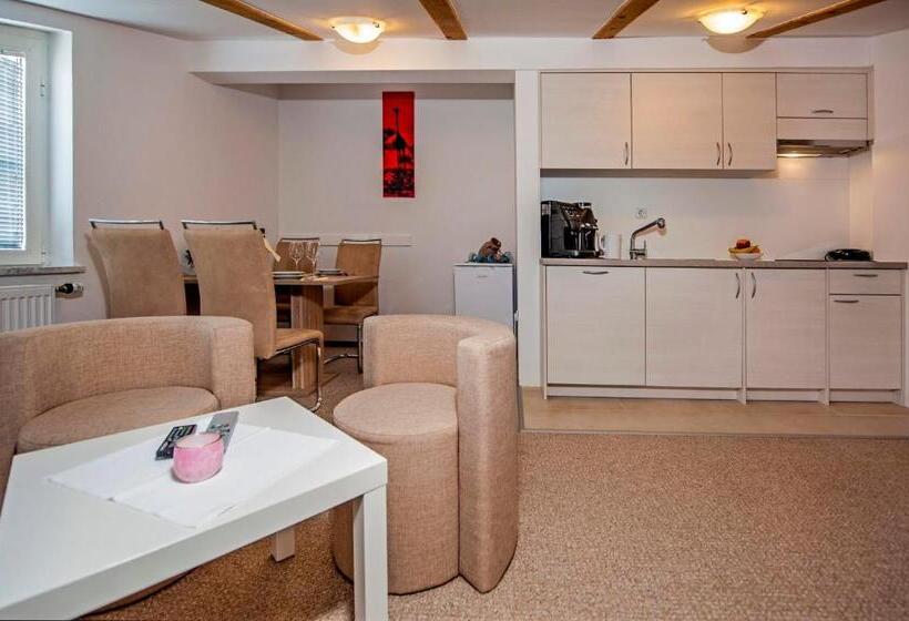 بنسيون Apartments And Room Marko