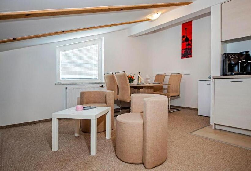 بنسيون Apartments And Room Marko