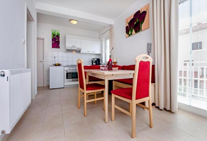 بنسيون Apartments And Room Marko