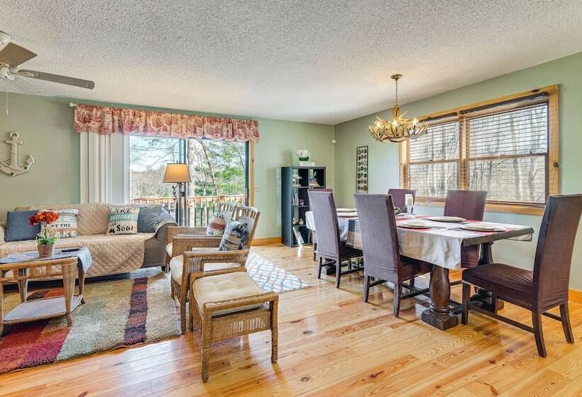 Pet Friendly Hiawassee Cabin W/ Lake Views & Sauna