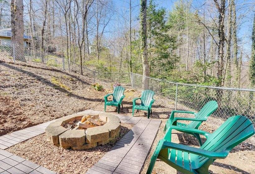 Pet Friendly Hiawassee Cabin W/ Lake Views & Sauna