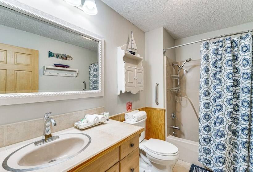 Pet Friendly Hiawassee Cabin W/ Lake Views & Sauna