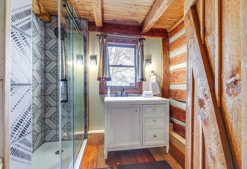 Pet Friendly Ohio Cabin W/ Deck, Grill & Fire Pit!