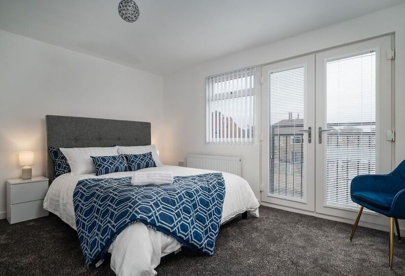 住所  Immaculate 5 Bed House In Leeds