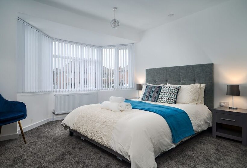 住所  Immaculate 5 Bed House In Leeds