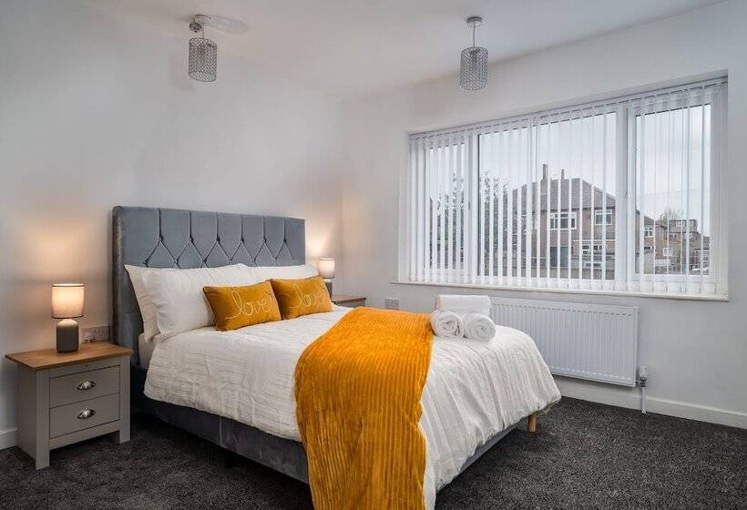 住所  Immaculate 5 Bed House In Leeds