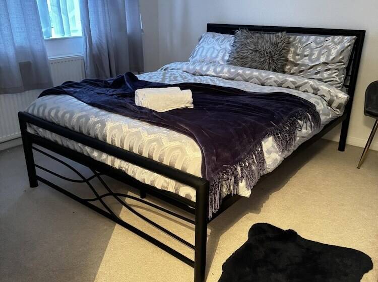إقامة Leeds   3 Bedrooms   1bathroom   Parking   Wifi