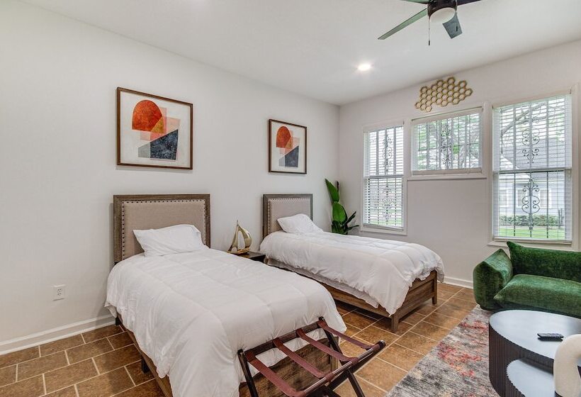 Stylish Home ~ 2 Mi To Jackson State & Belhaven!