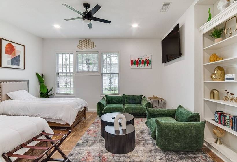 Stylish Home ~ 2 Mi To Jackson State & Belhaven!